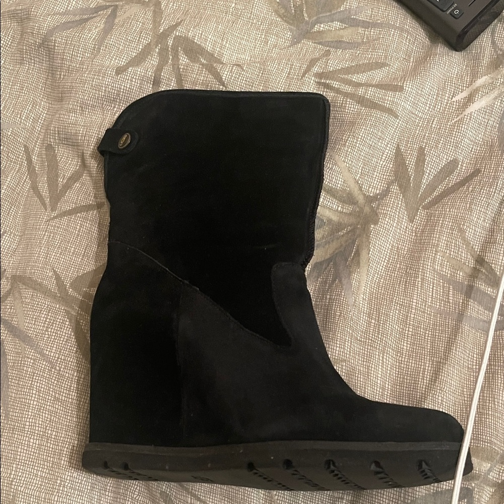 UGG Women Kyra Black Boots